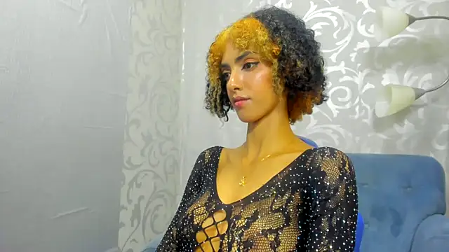 Snapshot of Queen_Cuarxxo chatting on 12.06.24 Queen Cuarxxo online show from 12.06.24