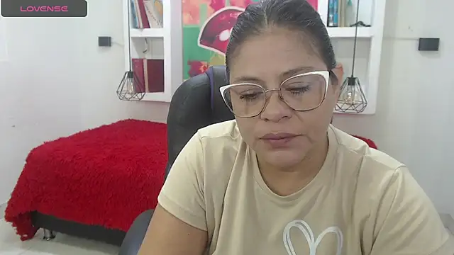 Snapshot of sexy_lady_0 chatting on 10.06.25 sexy lady 0 online show from 10.06.25