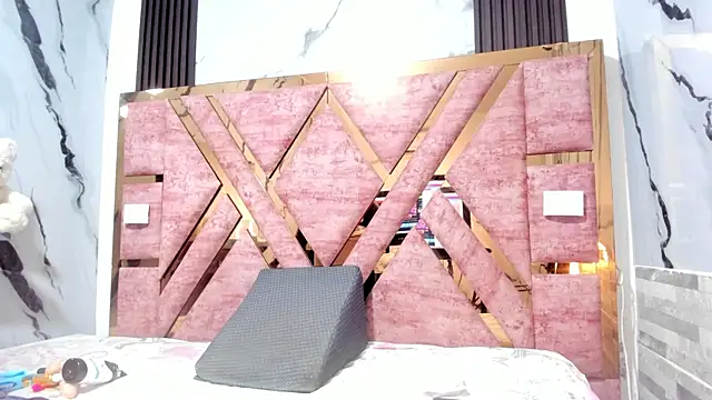 mia alvares online show from 11.28.25