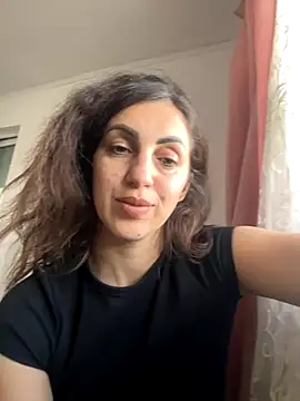 EmaSkyes online show from 11.26.25