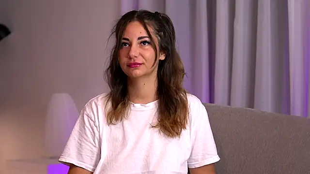 BelleSkye online show from 11.04.25