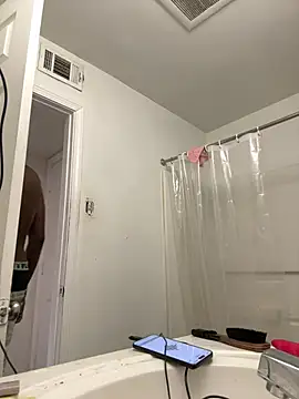 Snapshot of honeybrow chatting on 12.24.24 honeybrow online show from 12.24.24