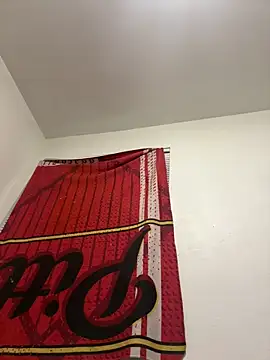 Snapshot of honeybrow chatting on 01.29.25 honeybrow online show from 01.29.25