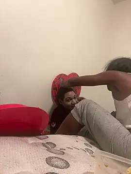 Snapshot of honeybrow chatting on 02.16.25 honeybrow online show from 02.16.25