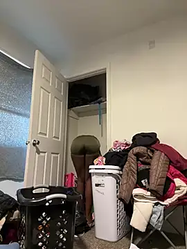 Snapshot of honeybrow chatting on 02.25.25 honeybrow online show from 02.25.25