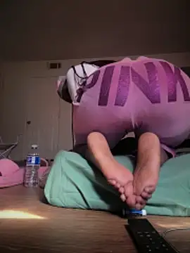 Snapshot of honeybrow chatting on 02.25.26 honeybrow online show from 02.25.26