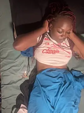 Snapshot of honeybrow chatting on 03.01.26 honeybrow online show from 03.01.26