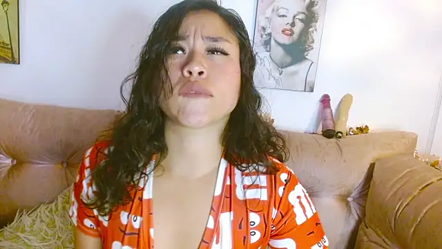 Snapshot of hinataleecs chatting on 12.28.24 hinataleecs online show from 12.28.24