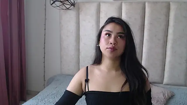 Snapshot of hinataleecs chatting on 12.13.25 hinataleecs online show from 12.13.25