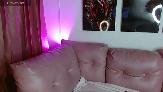 Snapshot of hinataleecs chatting on 12.19.25 hinataleecs online show from 12.19.25