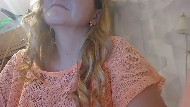 Snapshot of EstrellaWalters chatting on 10.07.25 EstrellaWalters online show from 10.07.25