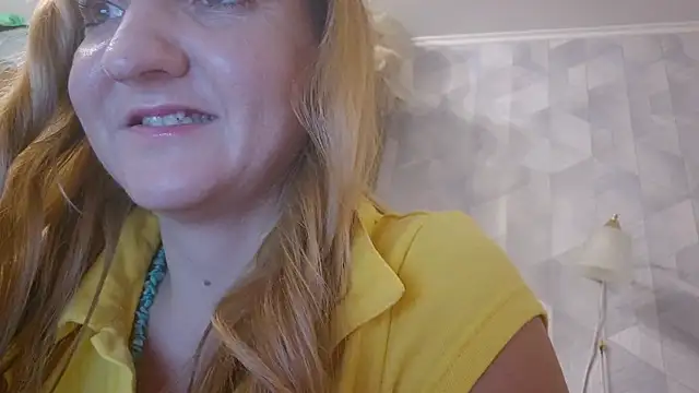 Snapshot of EstrellaWalters chatting on 10.27.25 EstrellaWalters online show from 10.27.25