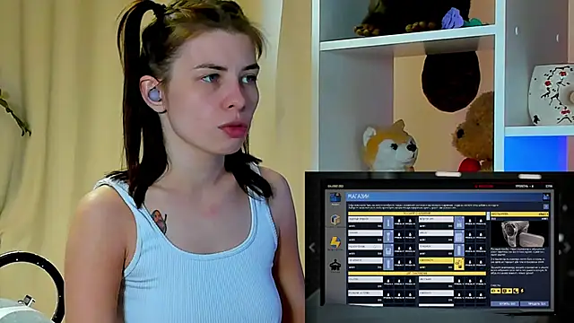 Snapshot of callmetori chatting on 12.18.24 callmetori online show from 12.18.24