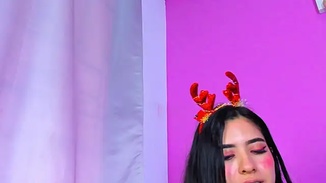Snapshot of adara_johnson__ chatting on 12.29.24 adara johnson online show from 12.29.24