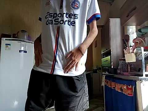 Snapshot of Joaozynx69 chatting on 02.05.25 Joaozynx69 online show from 02.05.25