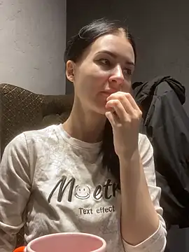 Snapshot of Starry_Siren chatting on 10.28.25 Starry Siren online show from 10.28.25