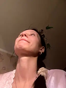 Snapshot of Starry_Siren chatting on 12.04.25 Starry Siren online show from 12.04.25