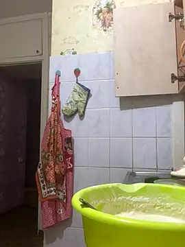 Snapshot of Starry_Siren chatting on 12.13.25 Starry Siren online show from 12.13.25