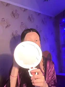 Snapshot of Starry_Siren chatting on 12.16.25 Starry Siren online show from 12.16.25