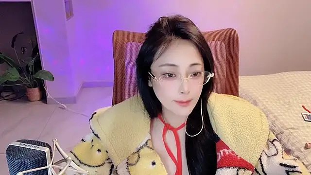 Snapshot of Daisy-77 chatting on 04.19.26 Daisy-77 online show from 04.19.26