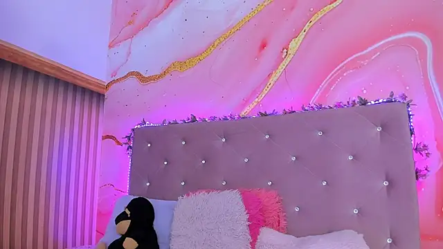 Daisy  rose online show from 02.19.25