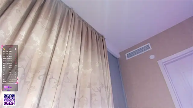 Snapshot of LiliBanger chatting on 09.13.25 LiliBanger online show from 09.13.25