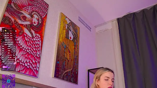 Snapshot of LiliBanger chatting on 11.22.25 LiliBanger online show from 11.22.25