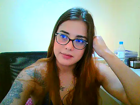 Snapshot of maliamiller chatting on 02.13.26 maliamiller online show from 02.13.26