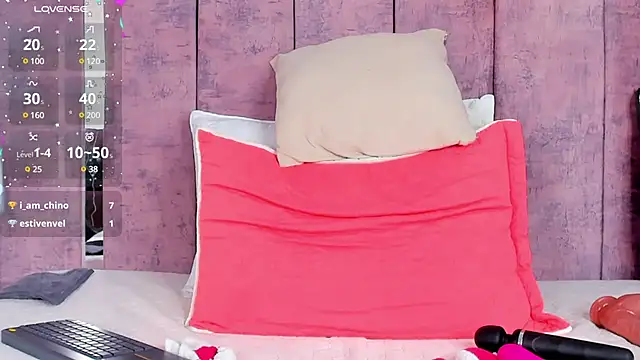 Snapshot of AshlieRoberts chatting on 02.14.25 AshlieRoberts online show from 02.14.25