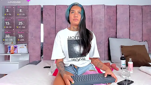 Snapshot of AshlieRoberts chatting on 02.15.25 AshlieRoberts online show from 02.15.25