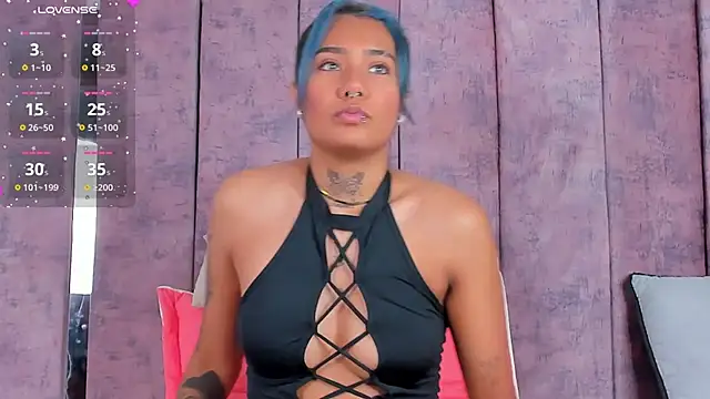 Snapshot of AshlieRoberts chatting on 02.20.25 AshlieRoberts online show from 02.20.25