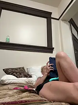 Snapshot of SunnyRays69 chatting on 09.24.25 SunnyRays69 online show from 09.24.25