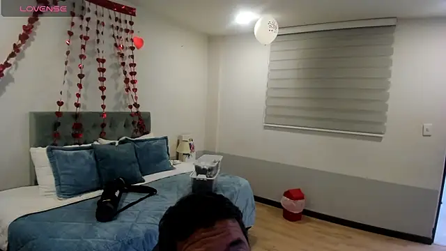 Sam and molly  online show from 02.18.25