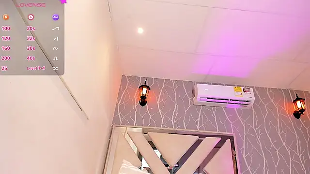 Snapshot of vanessa_guzman2 chatting on 02.21.25 vanessa guzman2 online show from 02.21.25