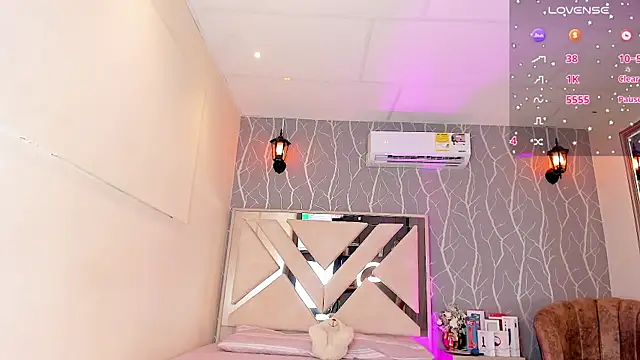 Snapshot of vanessa_guzman2 chatting on 03.08.25 vanessa guzman2 online show from 03.08.25