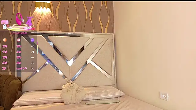 Snapshot of vanessa_guzman2 chatting on 09.14.25 vanessa guzman2 online show from 09.14.25