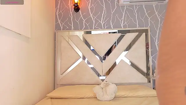 vanessa guzman2 online show from 12.18.25