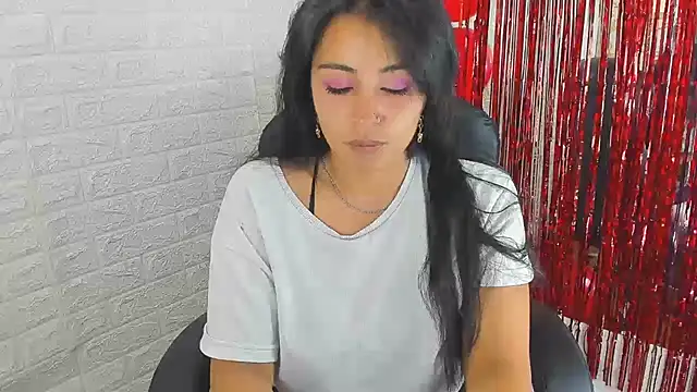Aisha 09 online show from 12.25.24