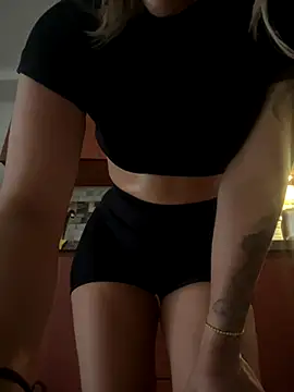 Snapshot of doll_celeste20 chatting on 09.15.25 doll celeste20 online show from 09.15.25