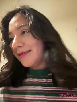 Snapshot of kittyfresita chatting on 10.17.25 kittyfresita online show from 10.17.25