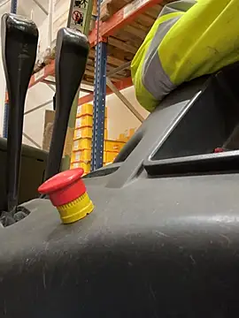 jovenestraviesos online show from 02.05.26