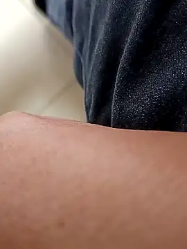 huzi518 online show from 11.24.25