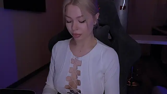 Snapshot of Sasha_Mason chatting on 11.22.25 Sasha Mason online show from 11.22.25