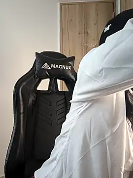 Snapshot of Kiitygirl chatting on 10.31.25 Kiitygirl online show from 10.31.25