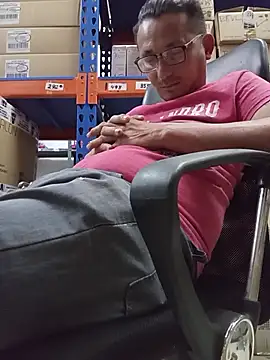 Andresguz35 online show from 10.18.25