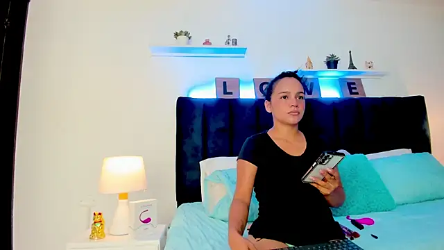 Snapshot of Mia_brunette26 chatting on 01.07.25 Mia brunette26 online show from 01.07.25