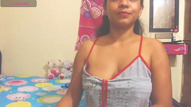 Snapshot of Mia_brunette26 chatting on 02.05.25 Mia brunette26 online show from 02.05.25