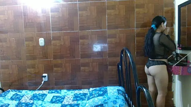 Snapshot of Mia_brunette26 chatting on 02.18.25 Mia brunette26 online show from 02.18.25