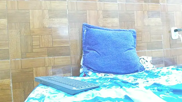 Snapshot of Mia_brunette26 chatting on 03.05.25 Mia brunette26 online show from 03.05.25