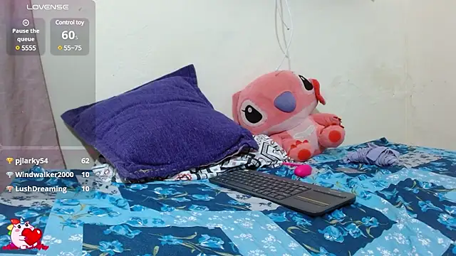 Snapshot of Mia_brunette26 chatting on 03.15.25 Mia brunette26 online show from 03.15.25